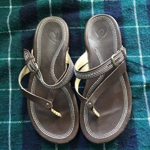 OluKai Mana Loa size 7 woman’s sandals